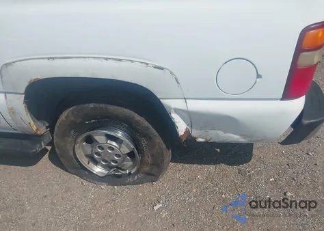 2002 Chevrolet Suburban 1500 Ls/Lt/Z71 z USA, uszkodzony, nr VIN 1GNFK16Z92J33067E